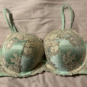 Victoria's Secret Very Sexy Push Up Mint Green Lace 38D Back Closure Bra
